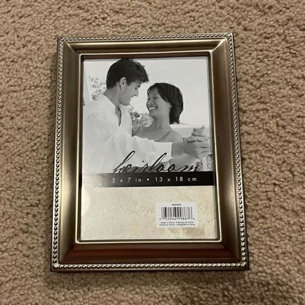 3/$10 Heirloom Metal‎ 5x7 Picture Frame